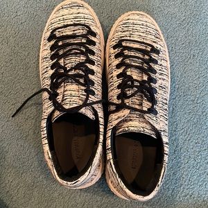 Kendall and Kylie sneakers size 6.5